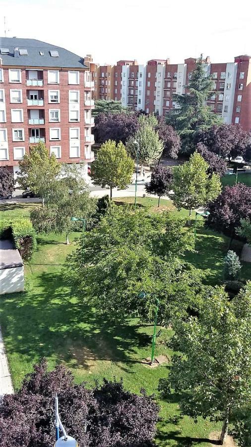 Ferienwohnung Housingleon - Conde Duplex Con Garaje Gratuito Exterior foto