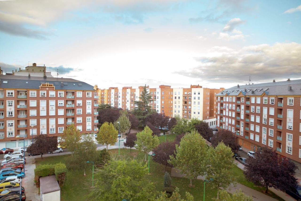 Ferienwohnung Housingleon - Conde Duplex Con Garaje Gratuito Exterior foto